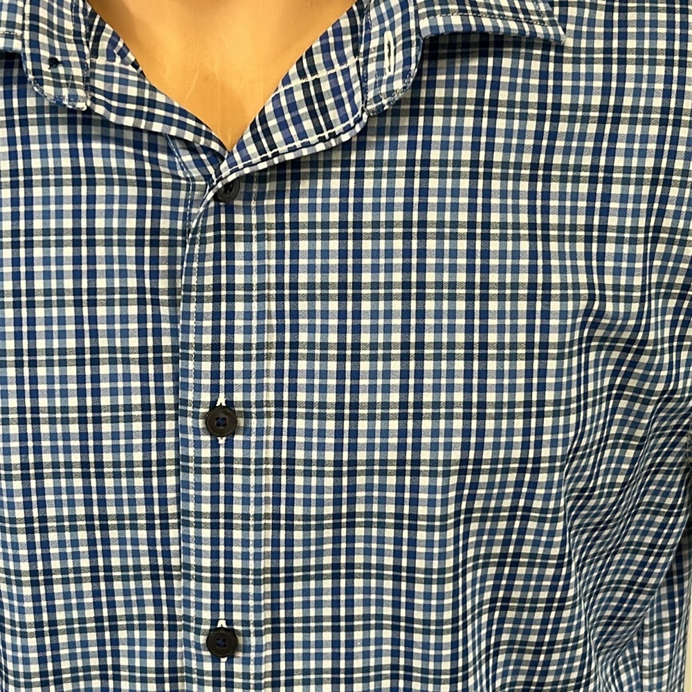 UNTUCKit short sleeve button down shirt.  M - Picture 6 of 7